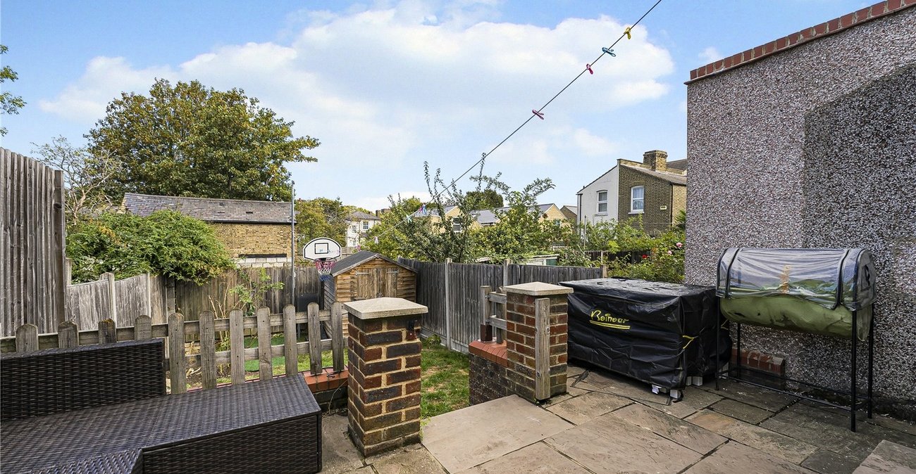 4 bedroom house for sale in London | Robinson Jackson