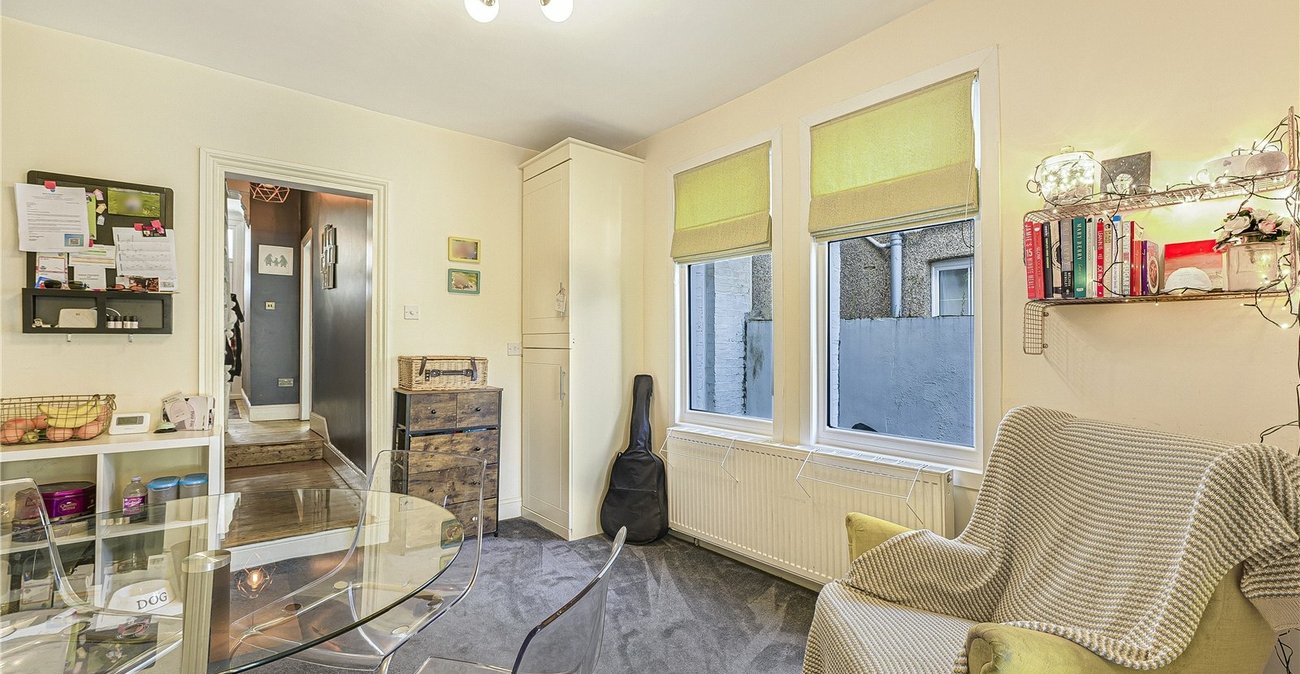 4 bedroom house for sale in London | Robinson Jackson