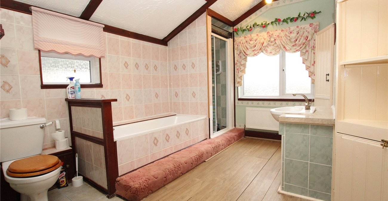 2 bedroom house for sale in Plumstead Common | Robinson Jackson