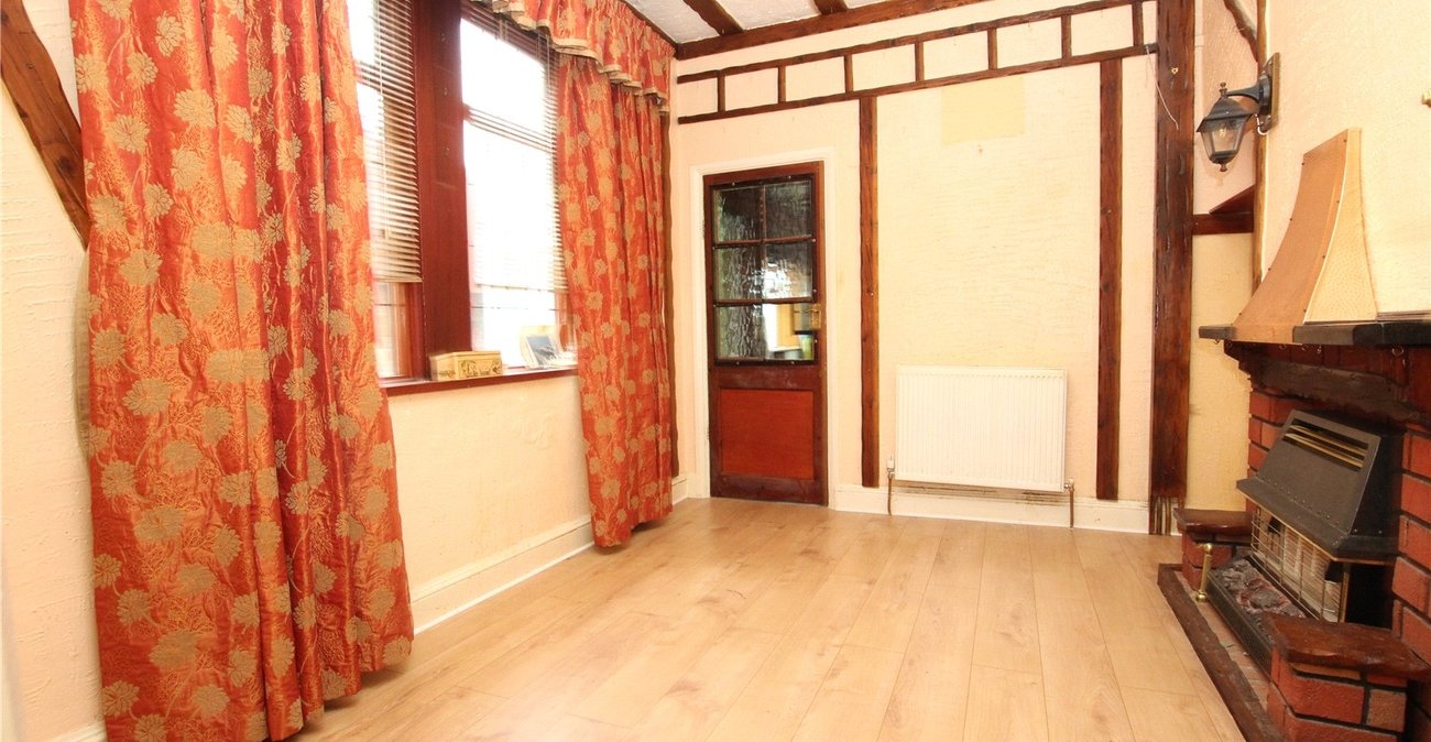 2 bedroom house for sale in Plumstead Common | Robinson Jackson