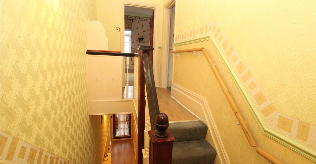 2 bedroom house for sale in Plumstead Common | Robinson Jackson