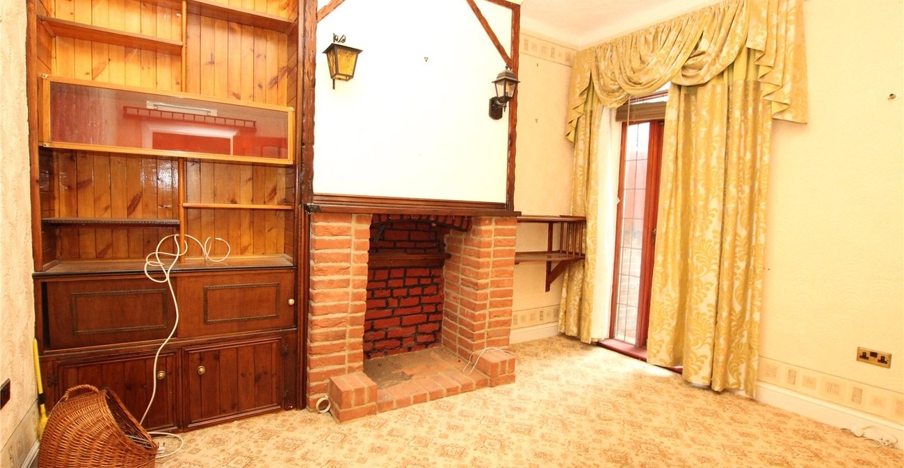 2 bedroom house for sale in Plumstead Common | Robinson Jackson