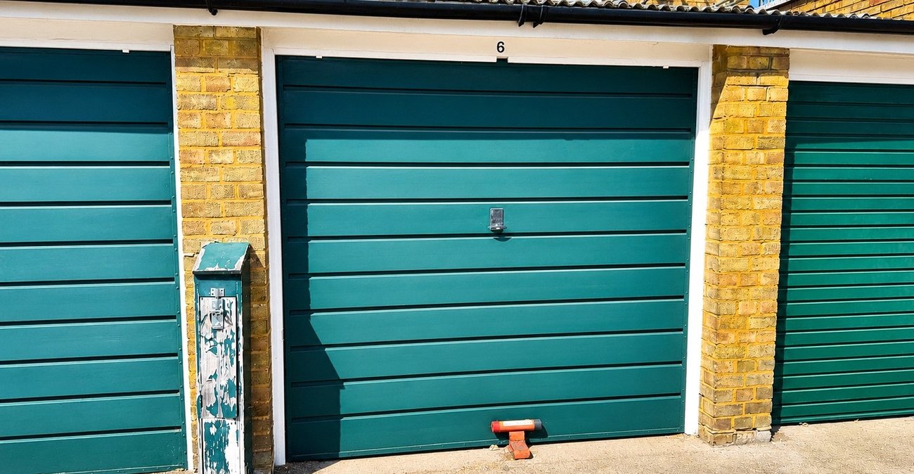 2 bedroom property for sale in London | Robinson Jackson