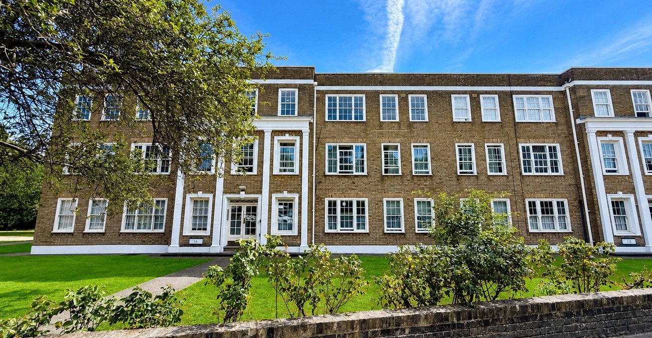 2 bedroom property for sale in London | Robinson Jackson