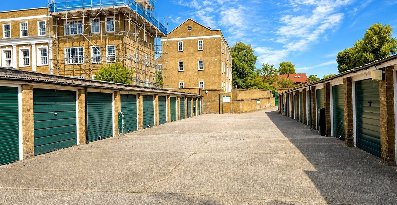2 bedroom property for sale in London | Robinson Jackson