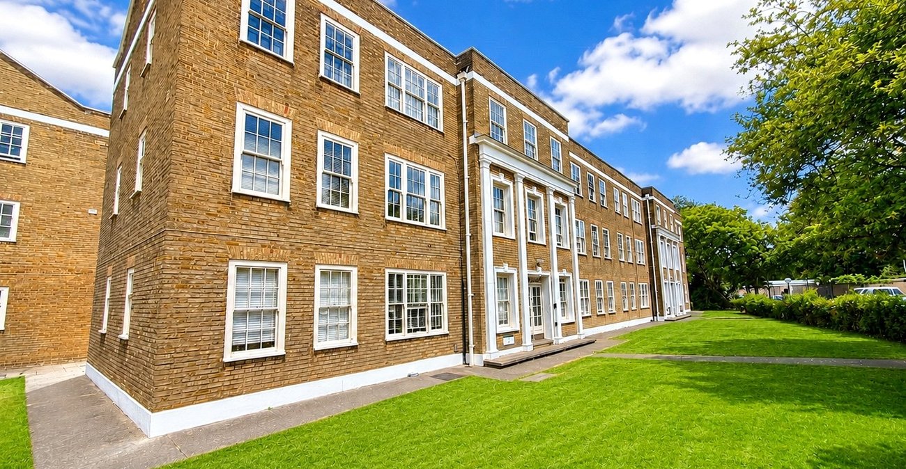 2 bedroom property for sale in London | Robinson Jackson