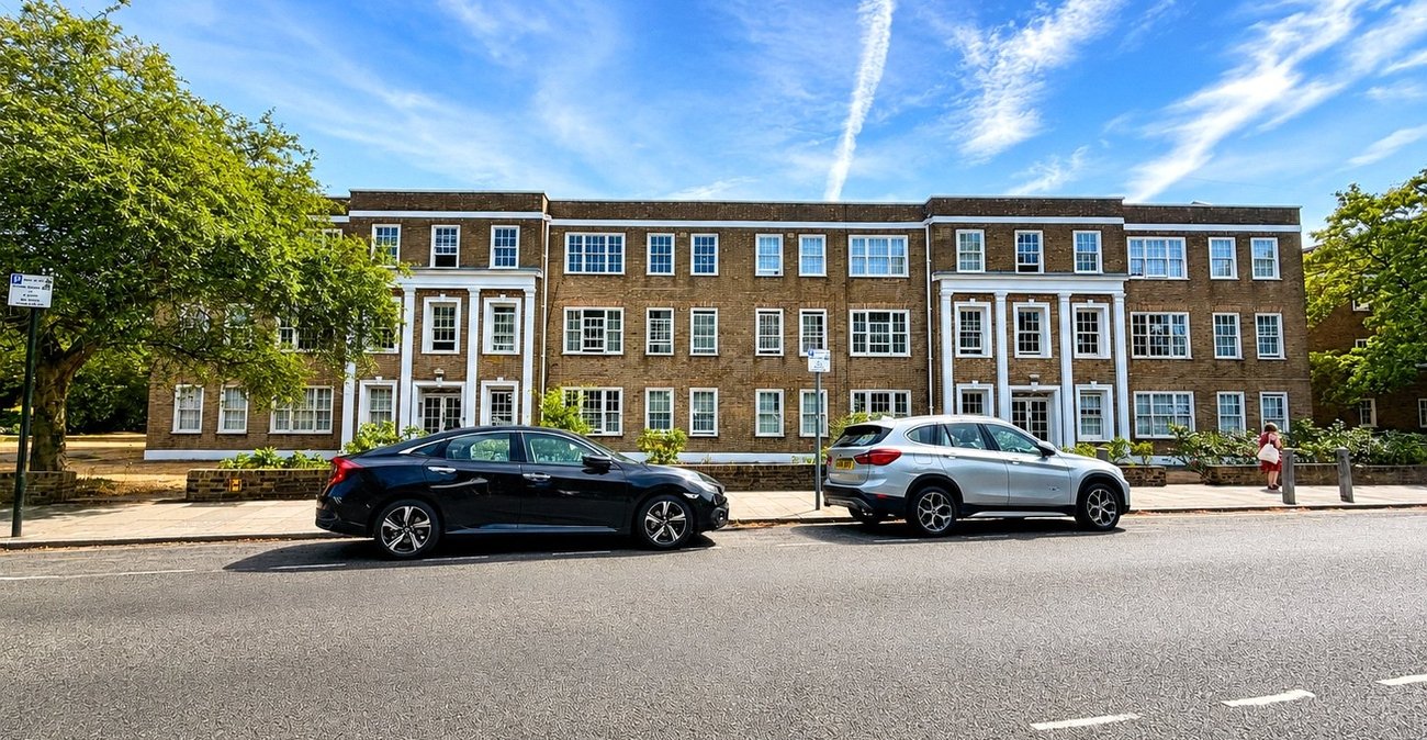 2 bedroom property for sale in London | Robinson Jackson