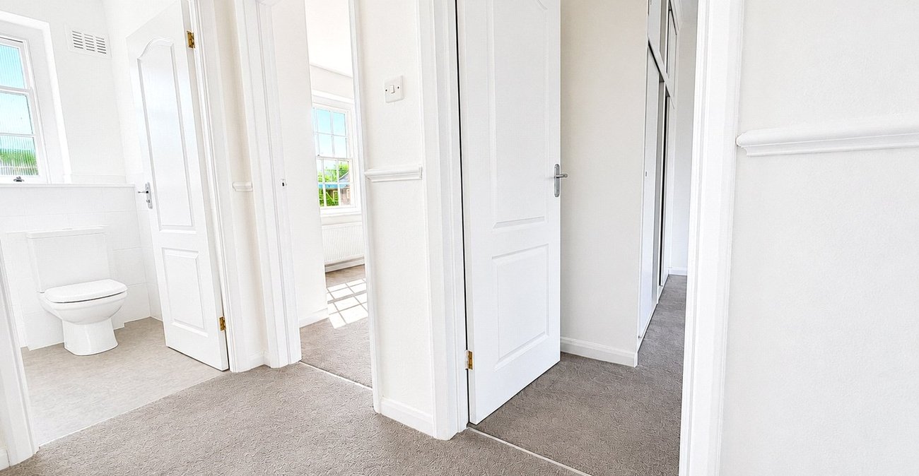 2 bedroom property for sale in London | Robinson Jackson