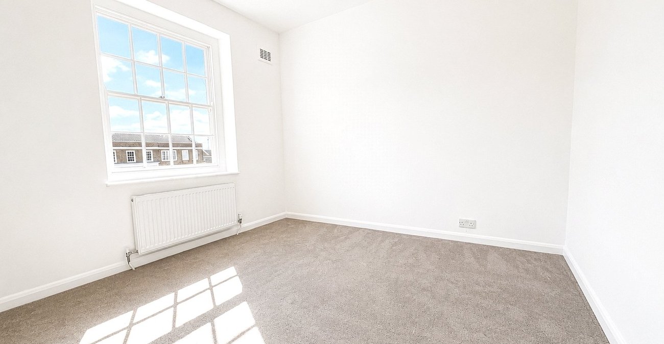 2 bedroom property for sale in London | Robinson Jackson