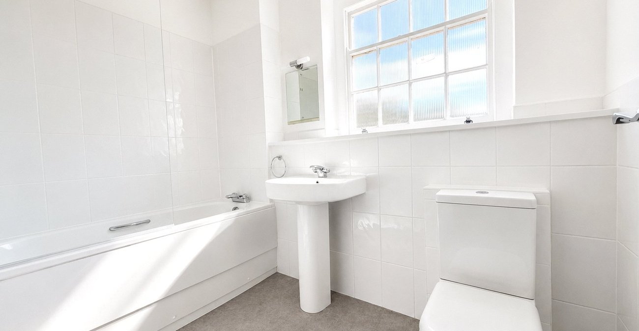 2 bedroom property for sale in London | Robinson Jackson