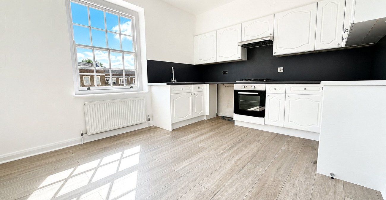 2 bedroom property for sale in London | Robinson Jackson