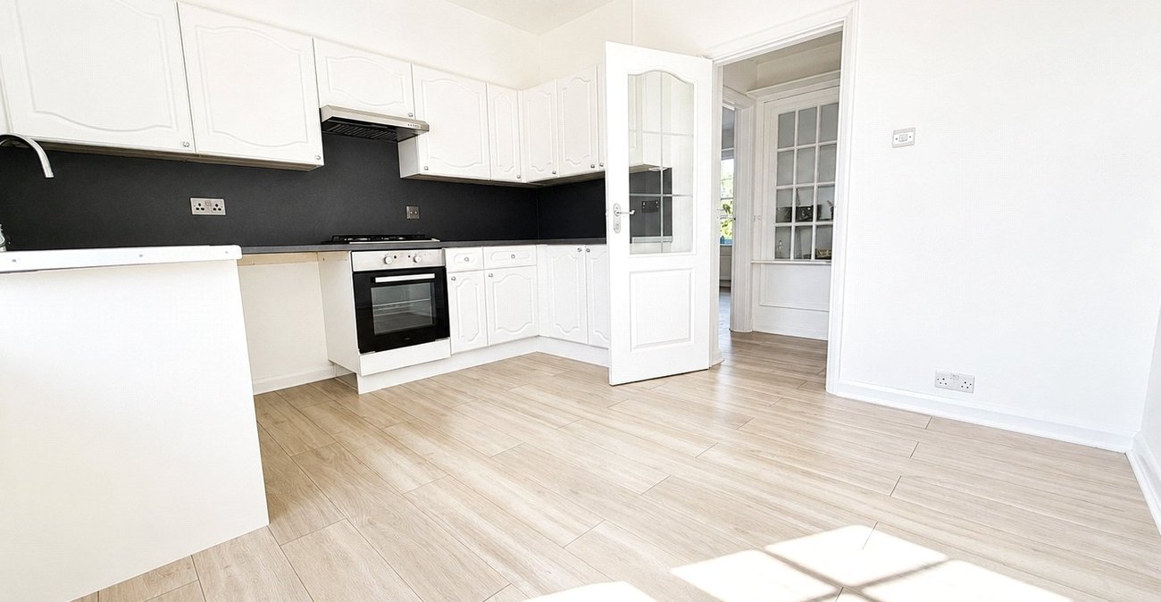 2 bedroom property for sale in London | Robinson Jackson