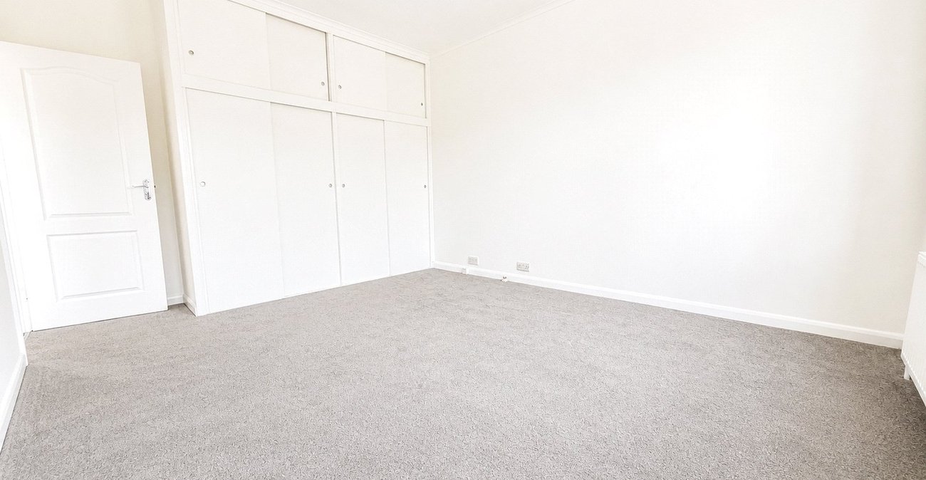 2 bedroom property for sale in London | Robinson Jackson