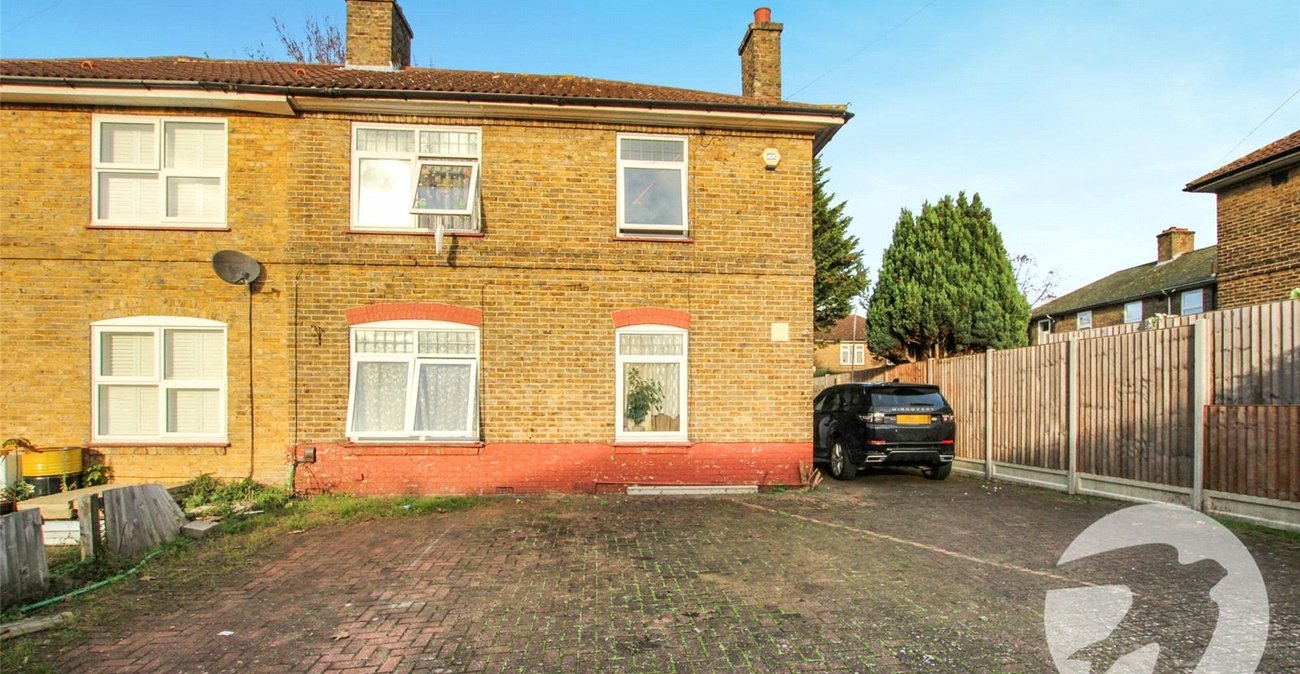 3 bedroom house for sale in London | Robinson Jackson