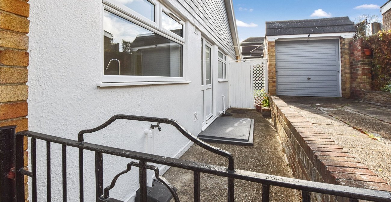 2 bedroom bungalow for sale in Bexley | Robinson Jackson