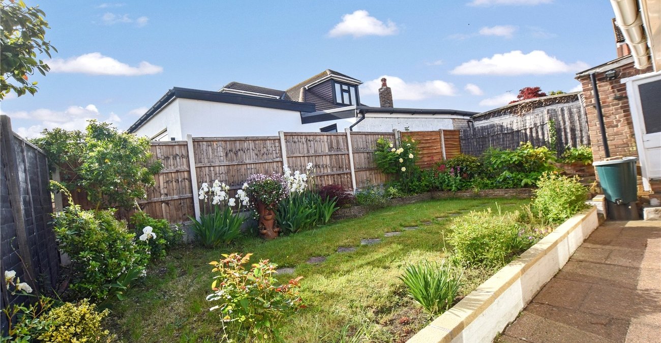 2 bedroom bungalow for sale in Bexley | Robinson Jackson