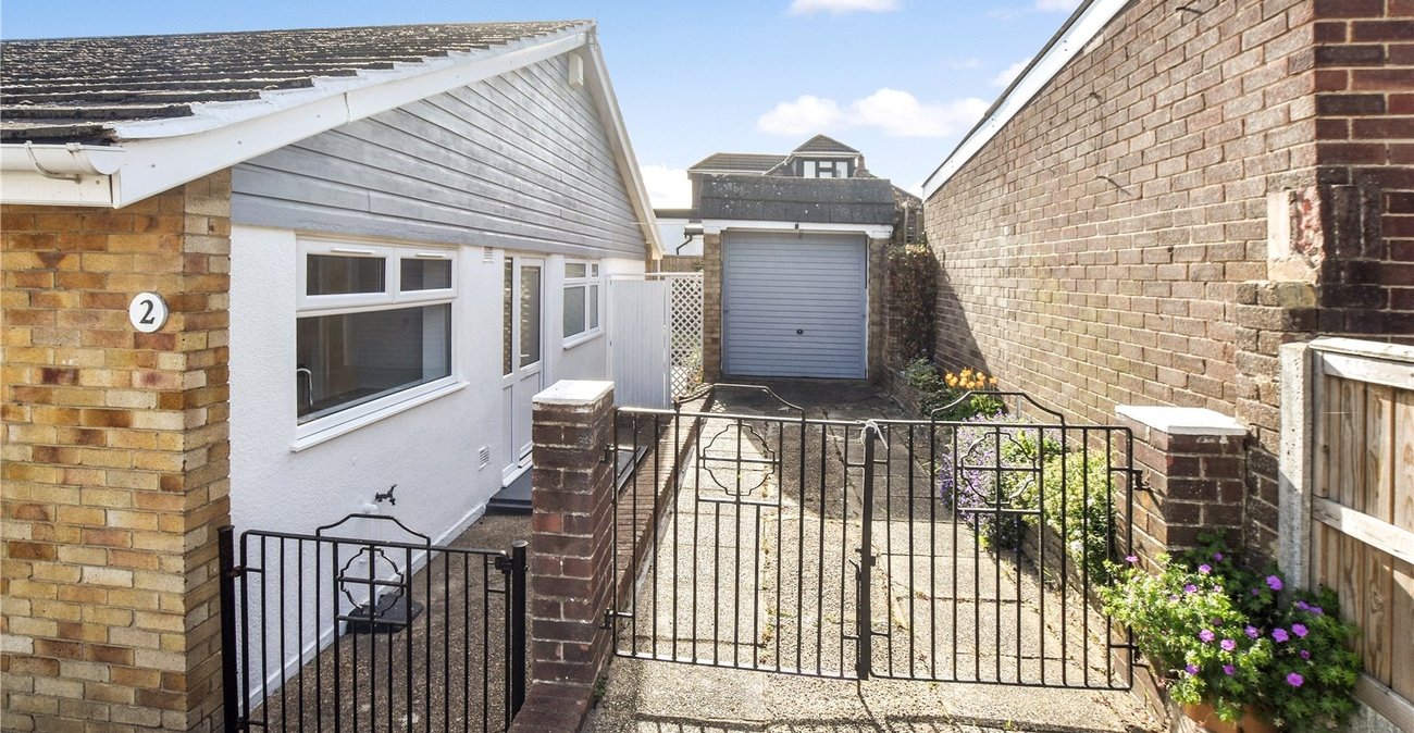 2 bedroom bungalow for sale in Bexley | Robinson Jackson