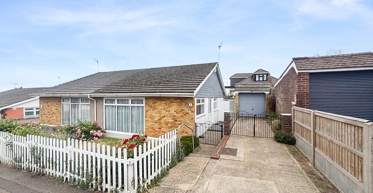 2 bedroom bungalow for sale in Bexley | Robinson Jackson