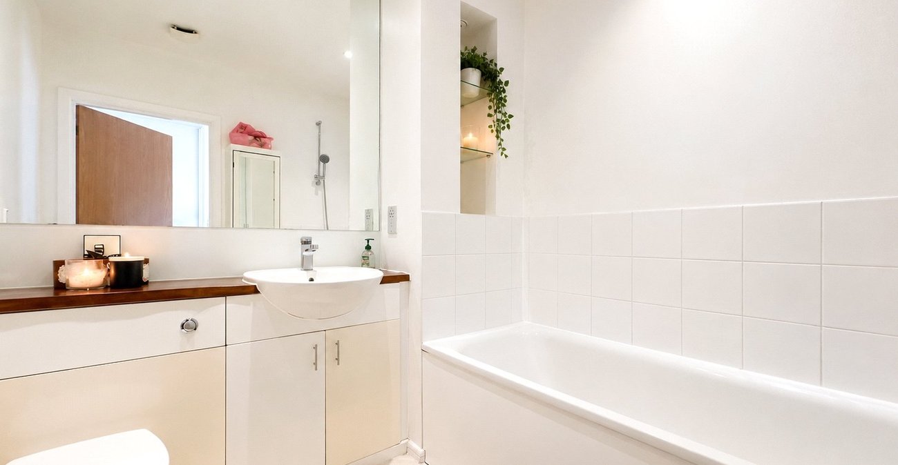 2 bedroom property for sale in Fieldfare Lane | Robinson Jackson