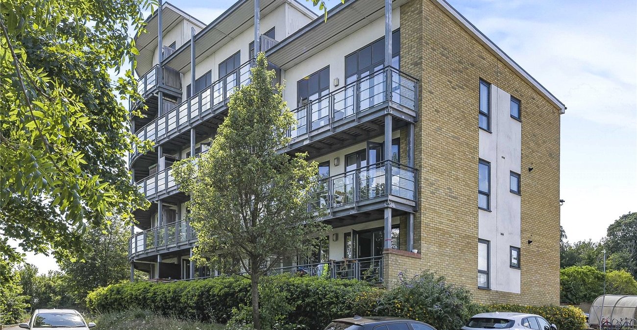 2 bedroom property for sale in Fieldfare Lane | Robinson Jackson