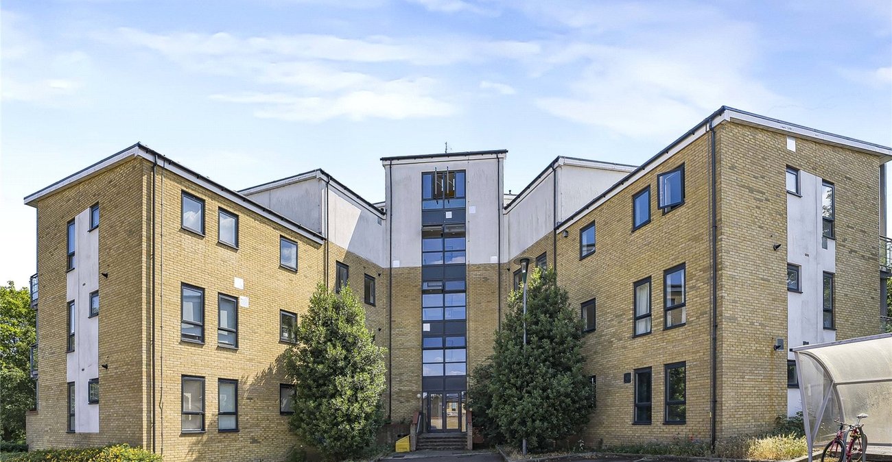 2 bedroom property for sale in Fieldfare Lane | Robinson Jackson