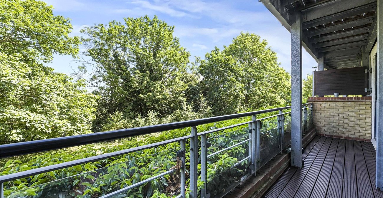 2 bedroom property for sale in Fieldfare Lane | Robinson Jackson