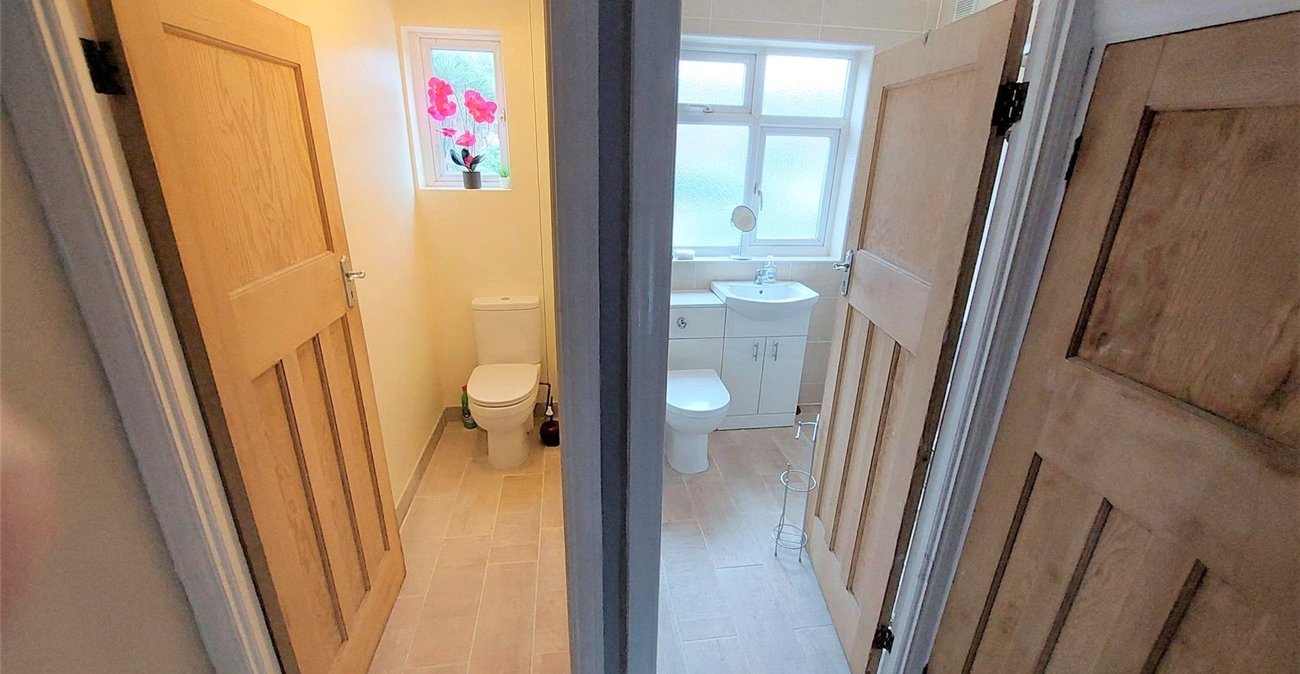 3 bedroom house for sale in London | Robinson Jackson
