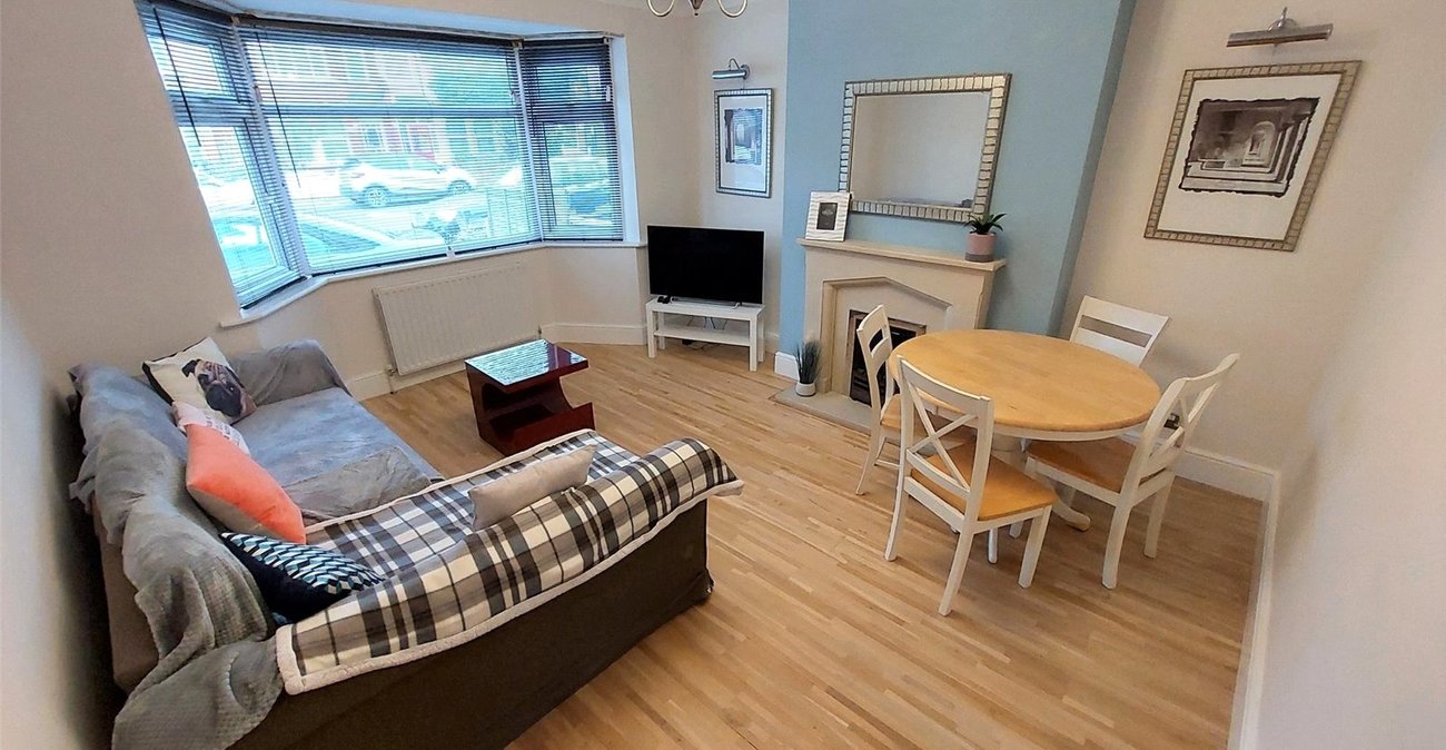 3 bedroom house for sale in London | Robinson Jackson