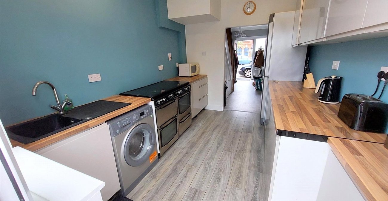 3 bedroom house for sale in London | Robinson Jackson