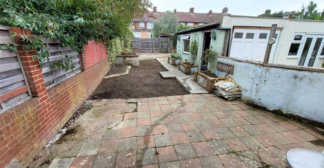 3 bedroom house for sale in London | Robinson Jackson