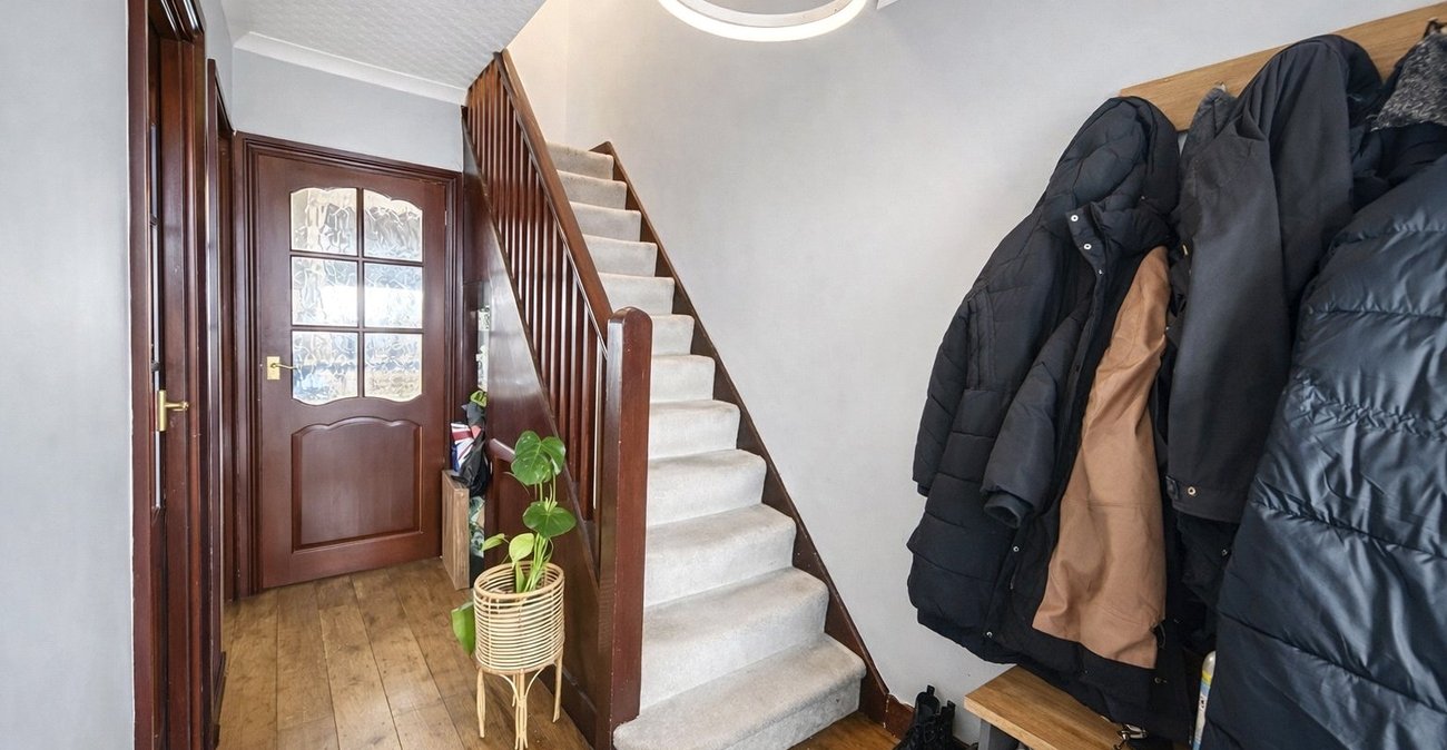 3 bedroom house for sale in London | Robinson Jackson