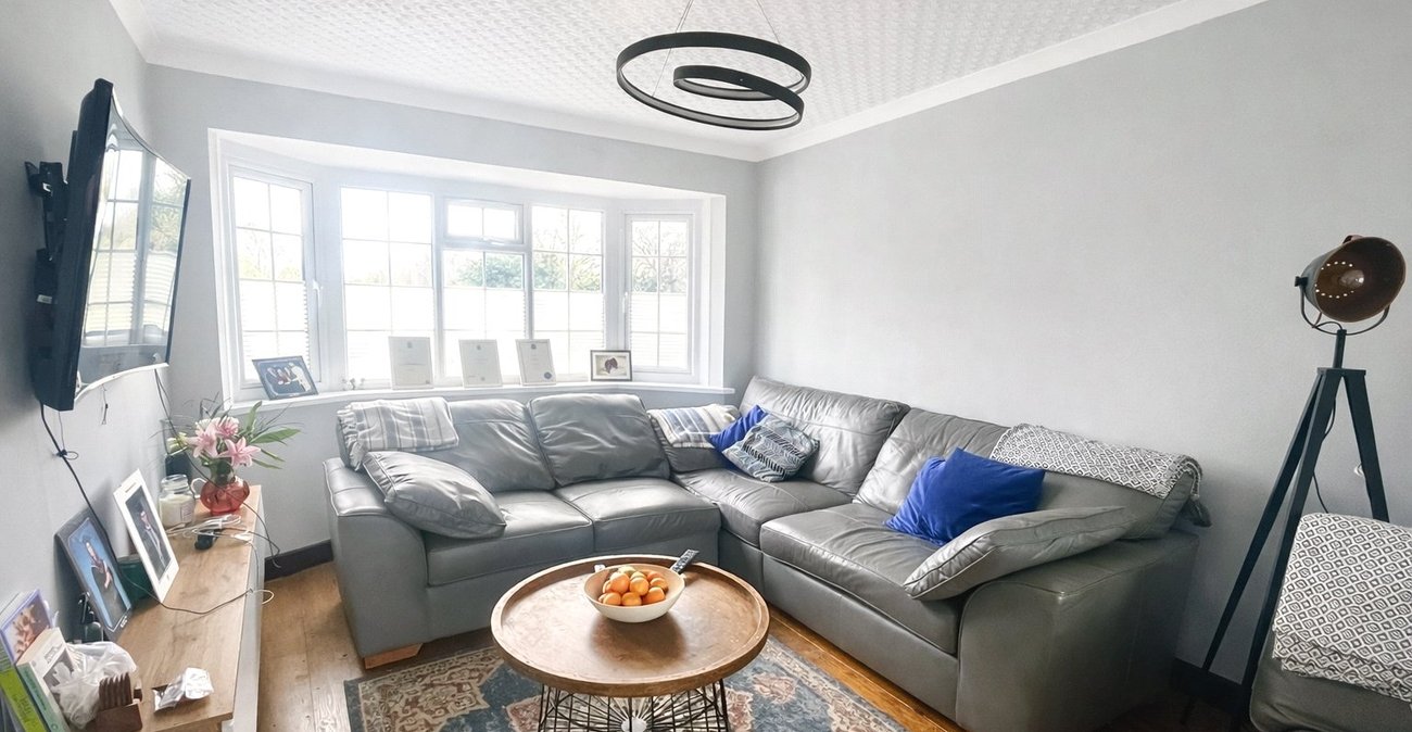 3 bedroom house for sale in London | Robinson Jackson