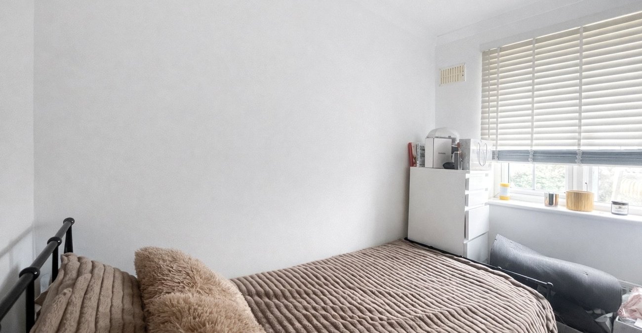 3 bedroom house for sale in London | Robinson Jackson