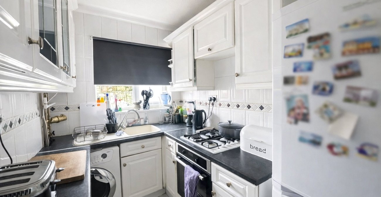 3 bedroom house for sale in London | Robinson Jackson