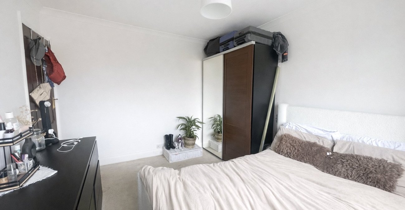 3 bedroom house for sale in London | Robinson Jackson