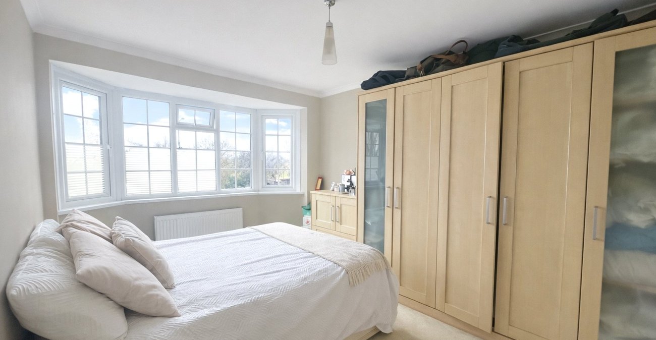 3 bedroom house for sale in London | Robinson Jackson