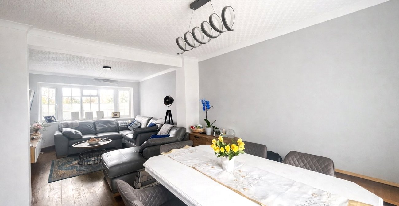 3 bedroom house for sale in London | Robinson Jackson