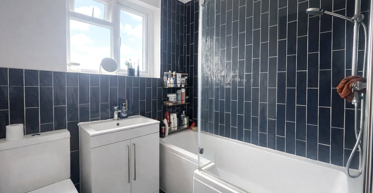 3 bedroom house for sale in London | Robinson Jackson