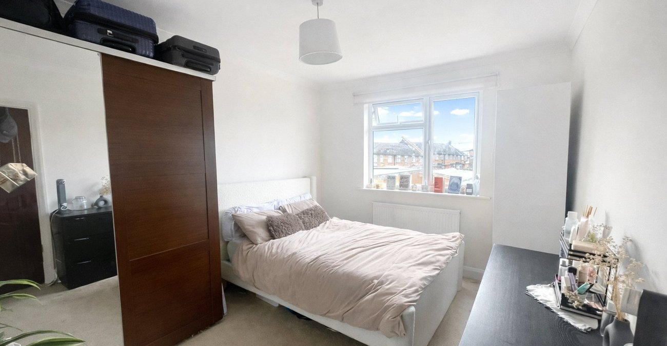 3 bedroom house for sale in London | Robinson Jackson