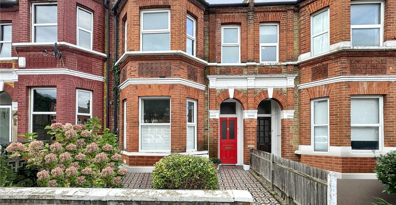 2 bedroom property for sale in Plumstead Common | Robinson Jackson