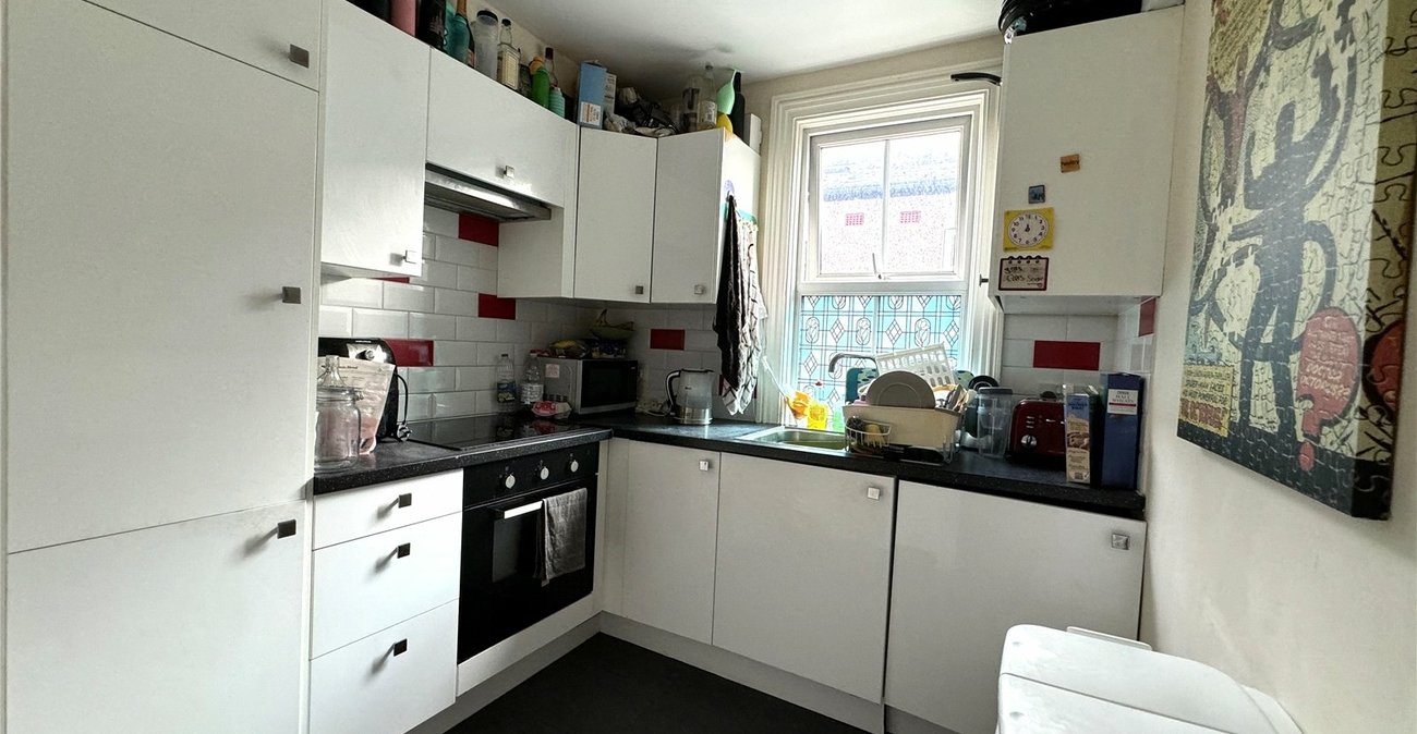 2 bedroom property for sale in Plumstead Common | Robinson Jackson