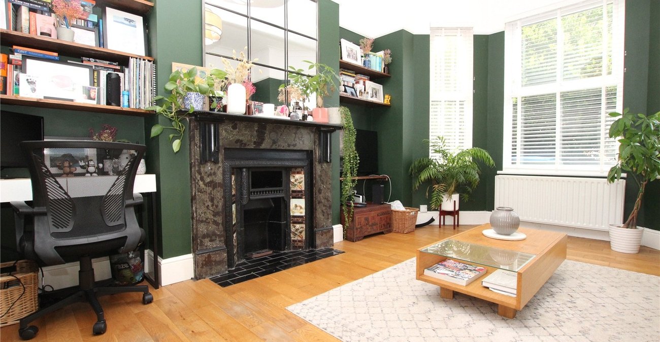 2 bedroom property for sale in Plumstead Common | Robinson Jackson