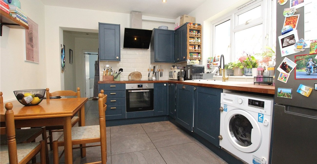 2 bedroom property for sale in Plumstead Common | Robinson Jackson