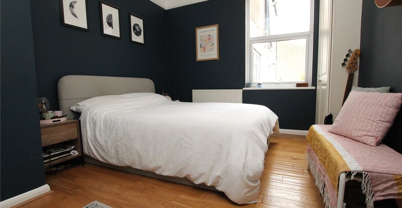 2 bedroom property for sale in Plumstead Common | Robinson Jackson