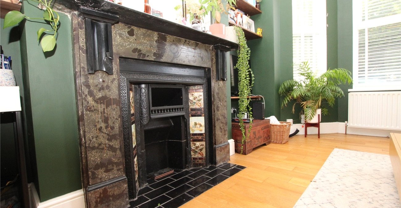 2 bedroom property for sale in Plumstead Common | Robinson Jackson