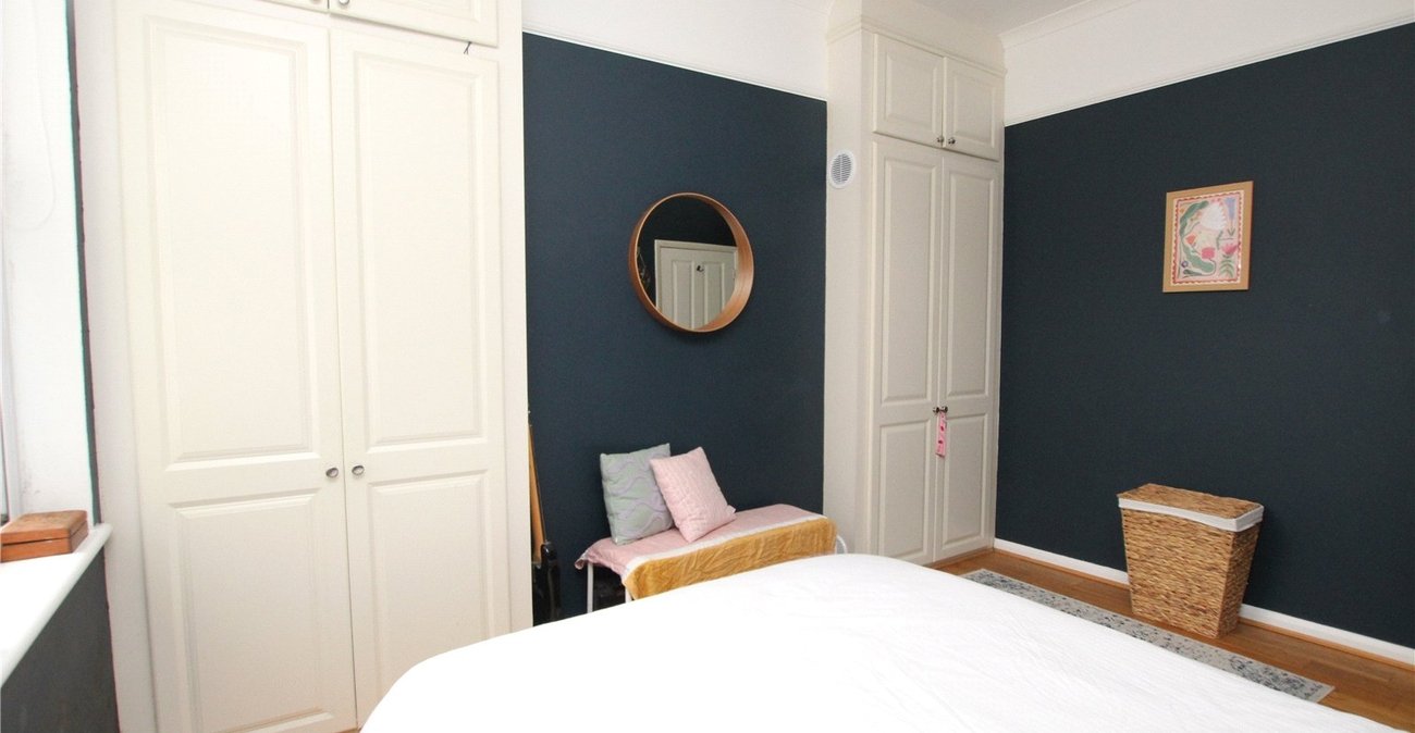 2 bedroom property for sale in Plumstead Common | Robinson Jackson