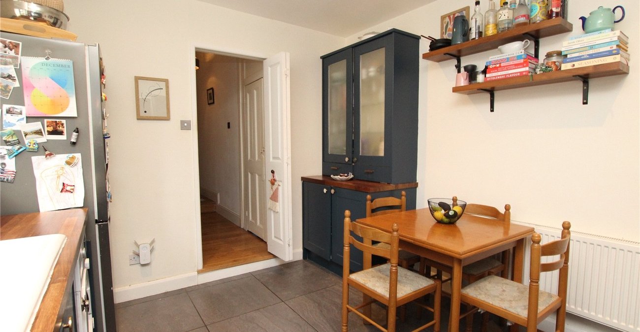 2 bedroom property for sale in Plumstead Common | Robinson Jackson