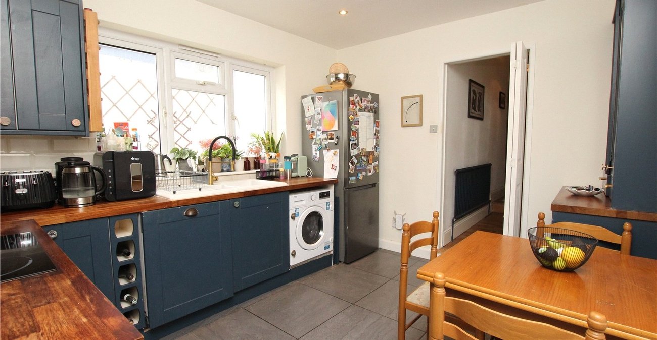 2 bedroom property for sale in Plumstead Common | Robinson Jackson