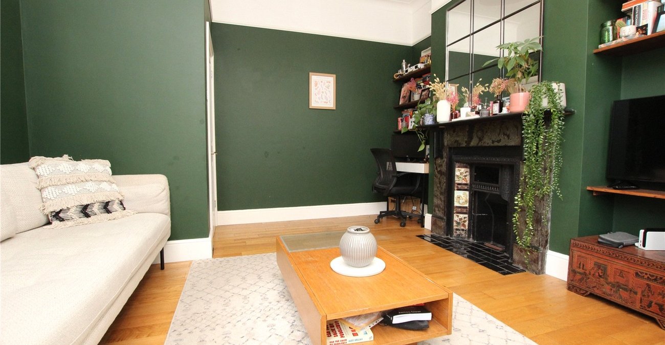 2 bedroom property for sale in Plumstead Common | Robinson Jackson