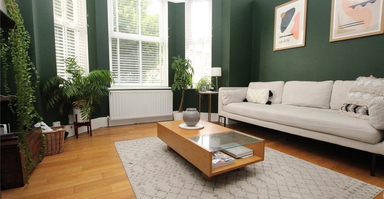 2 bedroom property for sale in Plumstead Common | Robinson Jackson